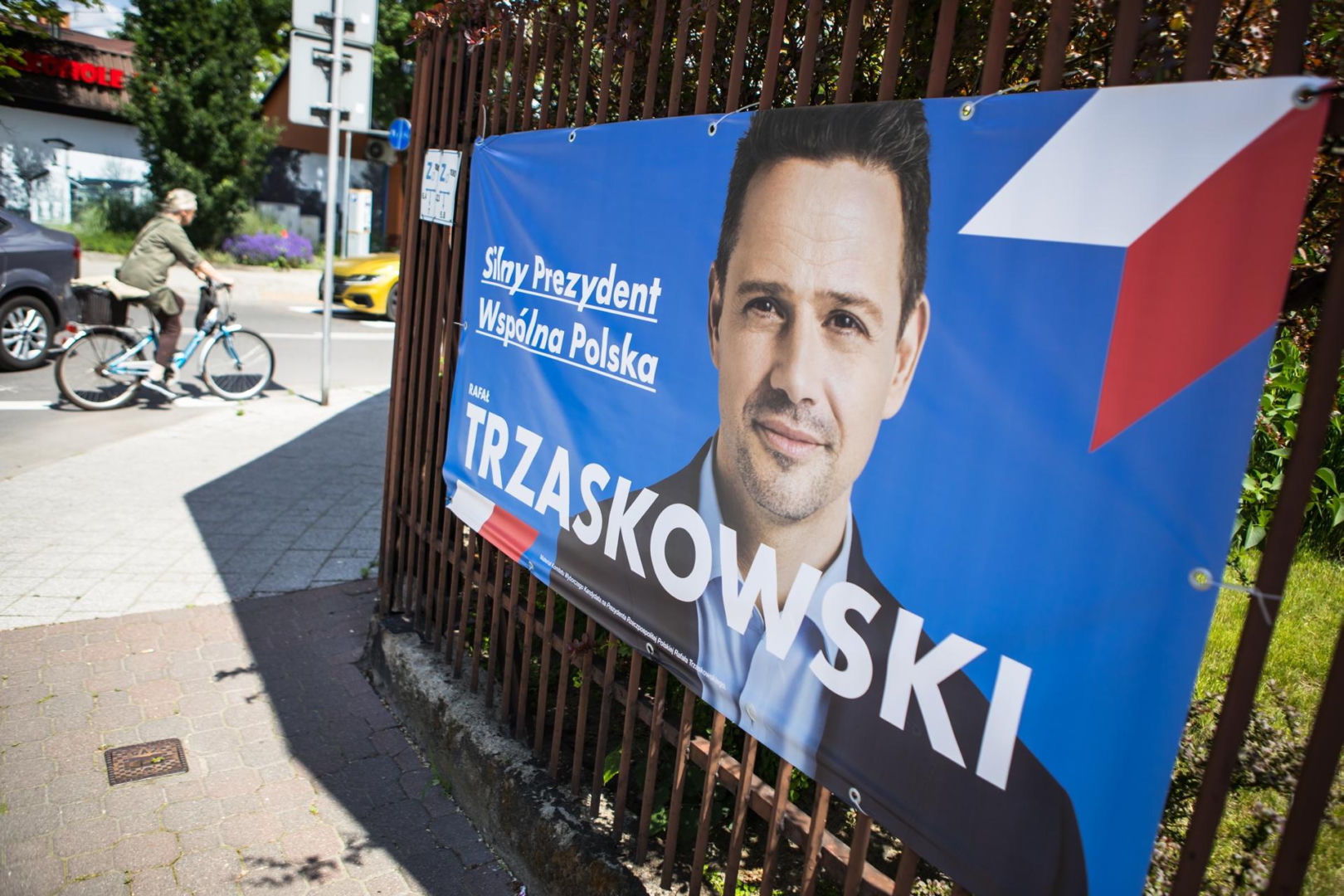 Did he get 300 zlotys for stealing Trzaskowski's banners? The court's verdict surprises, it will pay a fort...