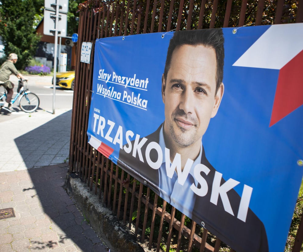 Ukradł banery wyborcze Rafała Trzaskowskiego. Zapadł wyrok 