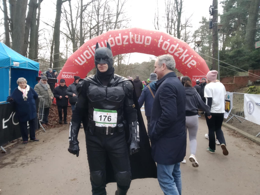 40. Bieg Sylwestrowy w Łodzi. Wśród uczestników był Batman, Obelix i szeryf bez głowy