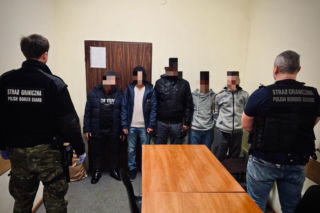 Wpadka Ukraińca na autostradzie A6. Wiózł nielegalnych migrantów tuż pod niemiecką granicę