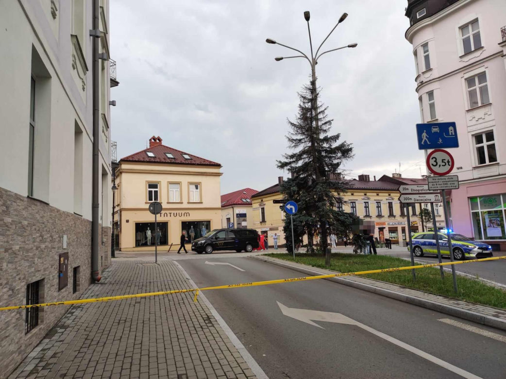 Ciało 44-letniego mężczyzny znalezione w centrum Tarnowa.