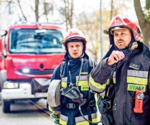 Strażacy 2 sezon. Adam (Maciej Zakościelny), Staszek (Mateusz Banasiuk)