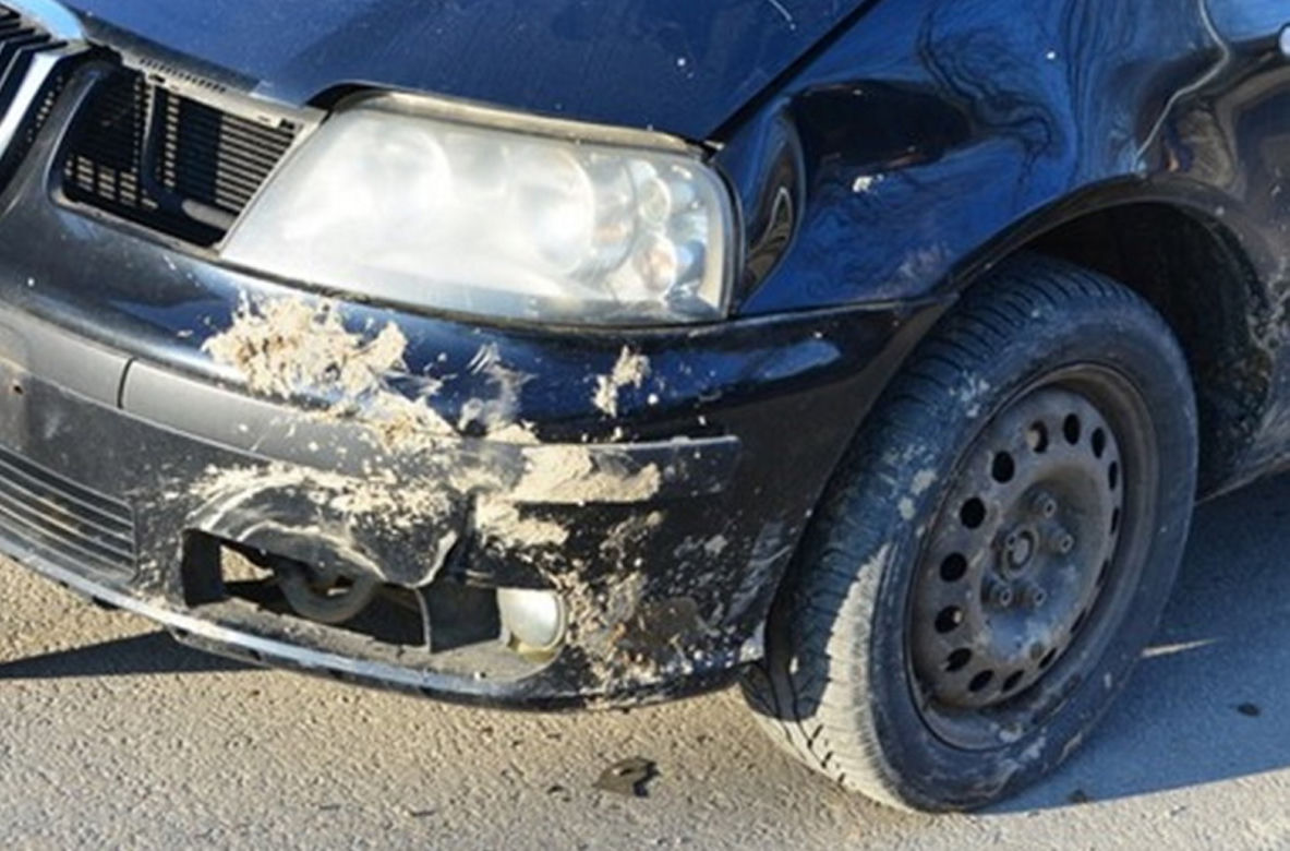 9-latek na motorowerze wjechał pod samochód