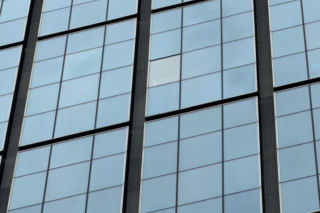 Potężna szyba runęła z Varso Tower! Co się dzieje z najwyższym wieżowcem w UE?