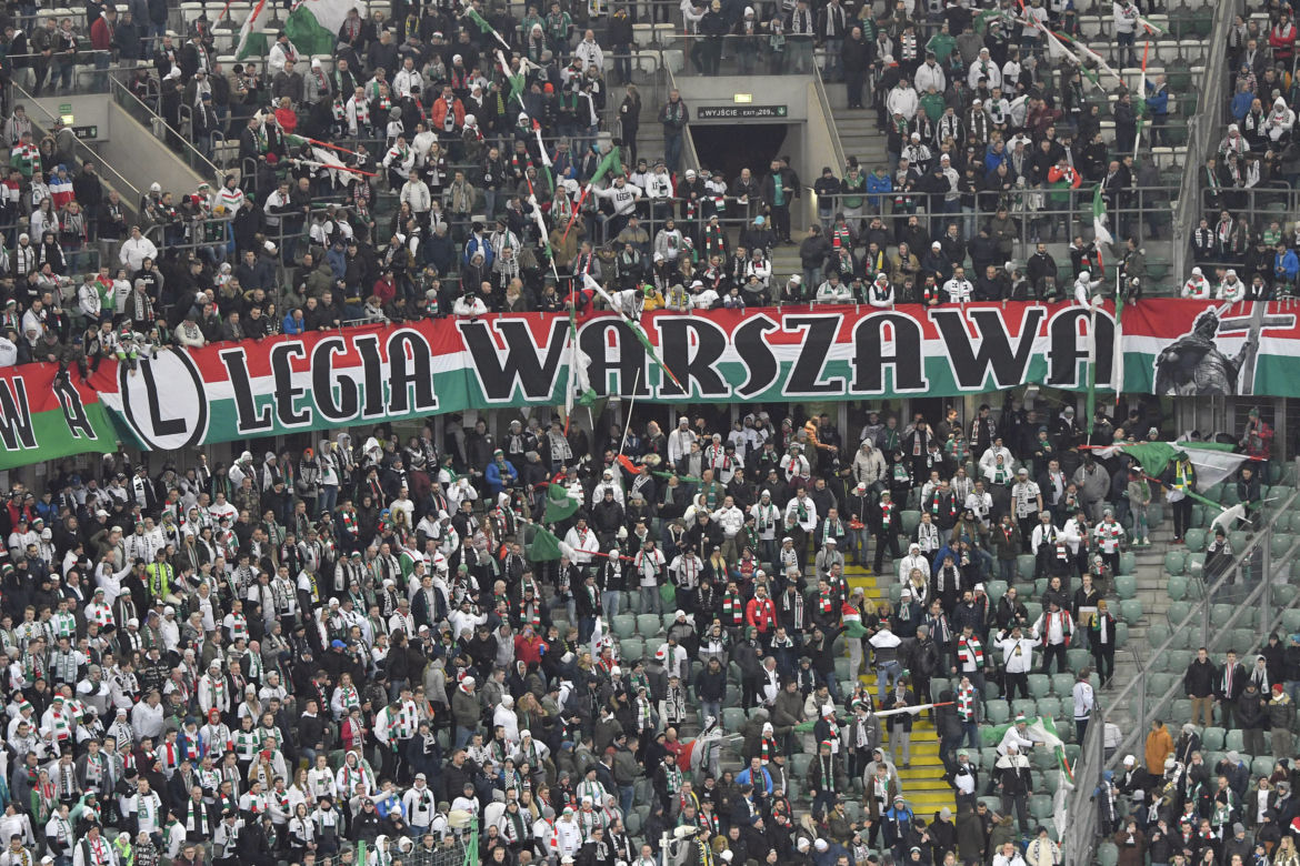 Piłkarze Legii Warszawa zaatakowani przez kibiców