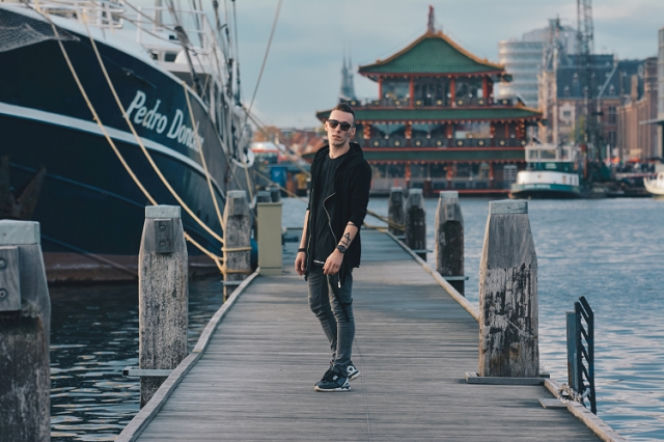 Tom Swoon remiksem Kisses Back zaprasza do tańca! [VIDEO]