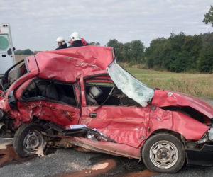 Dramatyczny wypadek na DK 11. Ranną kobietę transportował śmigłowiec [ZDJĘCIA]