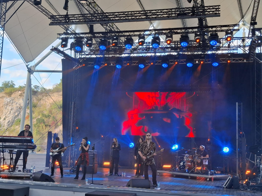 PGS Rock Festival na Kadzielni. Tłumy fanów śpiewały z LemON-em i Ewą Farną