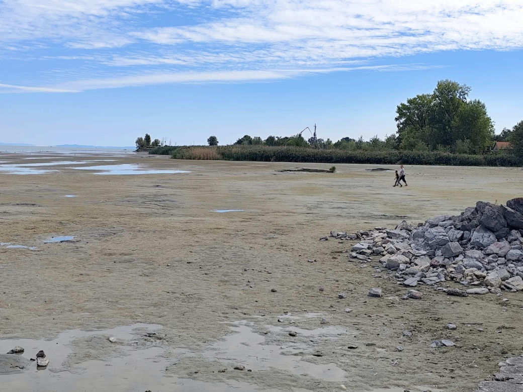 Balaton wysycha i zamienia się w kałużę. Potężne jezioro odsłoniło dno