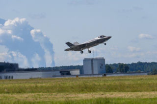 Nad Polską przeleciały ultranowoczesne myśliwce F-35!