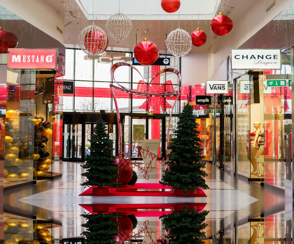 Radość świątecznych zakupów w FACTORY. Outletowe rabaty, najlepsze marki i dobra świąteczna zabawa