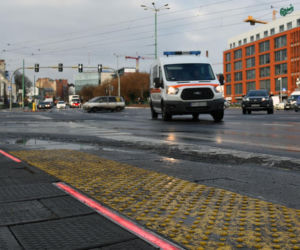 Poznań: Pojawiły się listwy ostrzegające pieszych