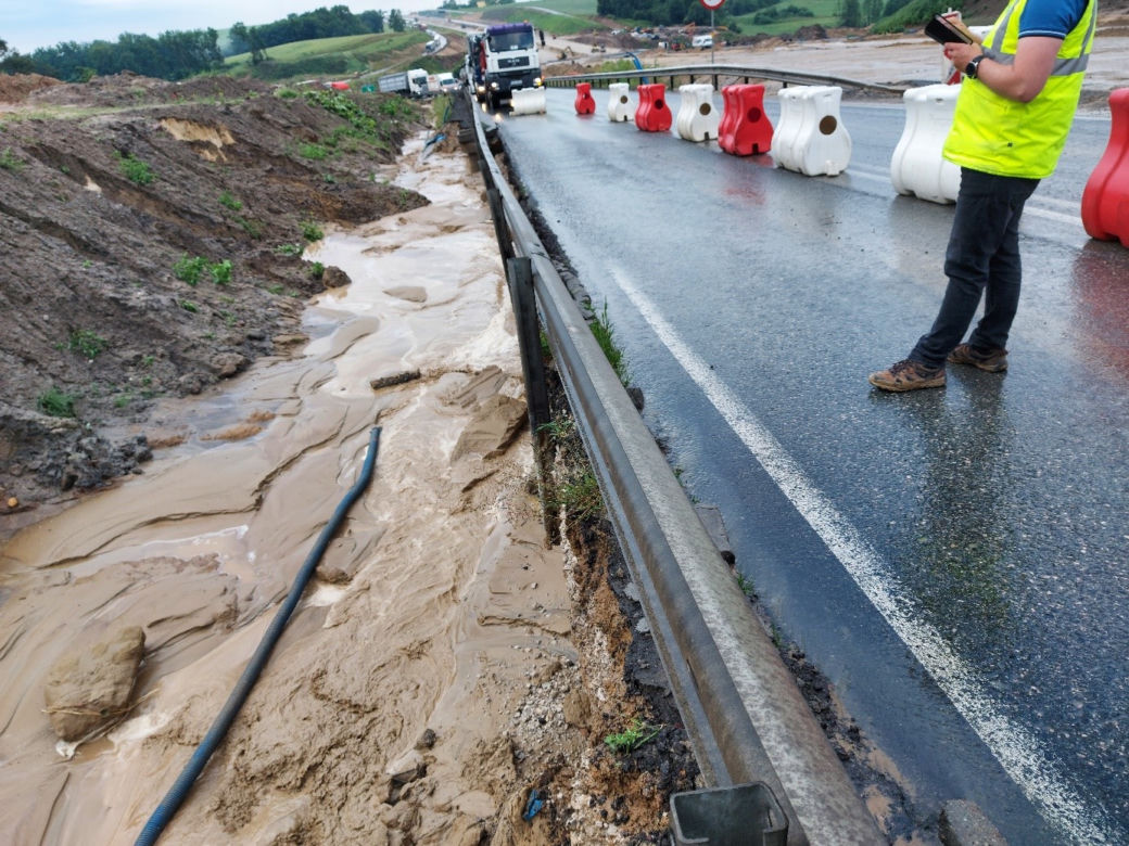 Deszcz zniszczył fragment drogi S5 Grucznie! Drogowcy załamują ręce [ZDJĘCIA] 