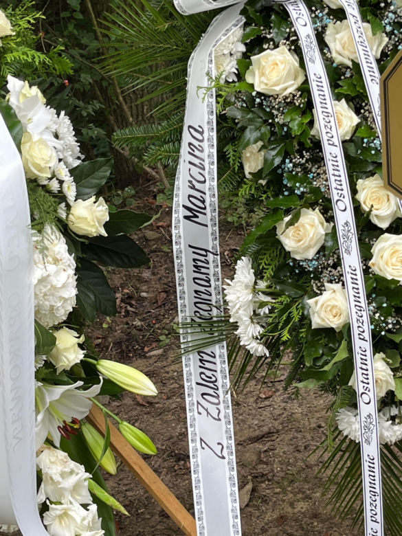Marcin zmarł na placu zabaw. Morze łez na pogrzebie 13-latka. Tak pożegnali go przyjaciele z klasy