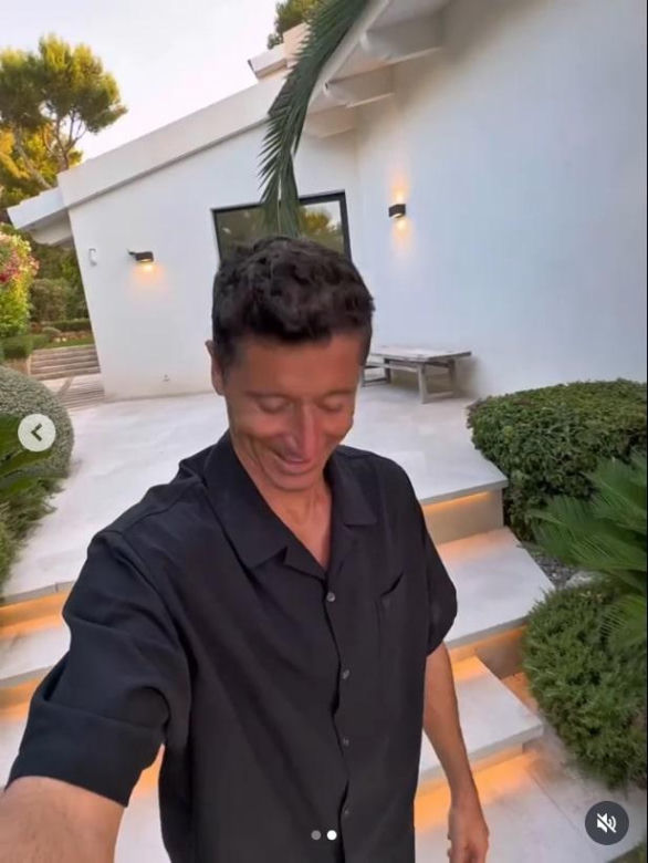 Blondynek z Barcelony. Lewandowski kopiuje Pazurę?