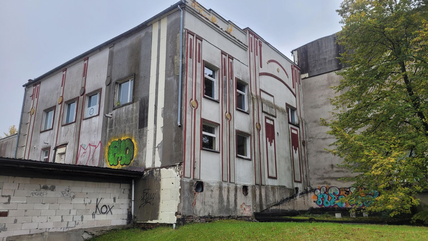 Kiedyś była tu dyskoteka, dziś miejsce popada w ruinę. Smutny los klubu Come-In [ZDJĘCIA]
