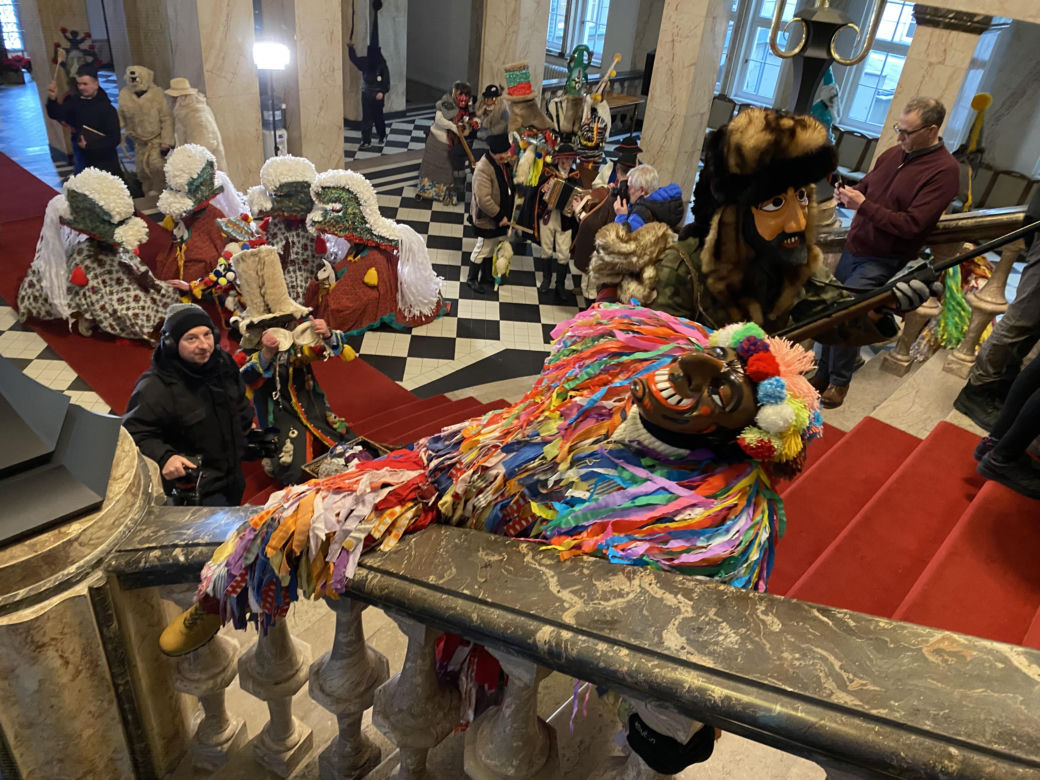 Żywieckie dziady narobiły larma w Katowicach. Barwny korowód przeszedł ulicami miasta