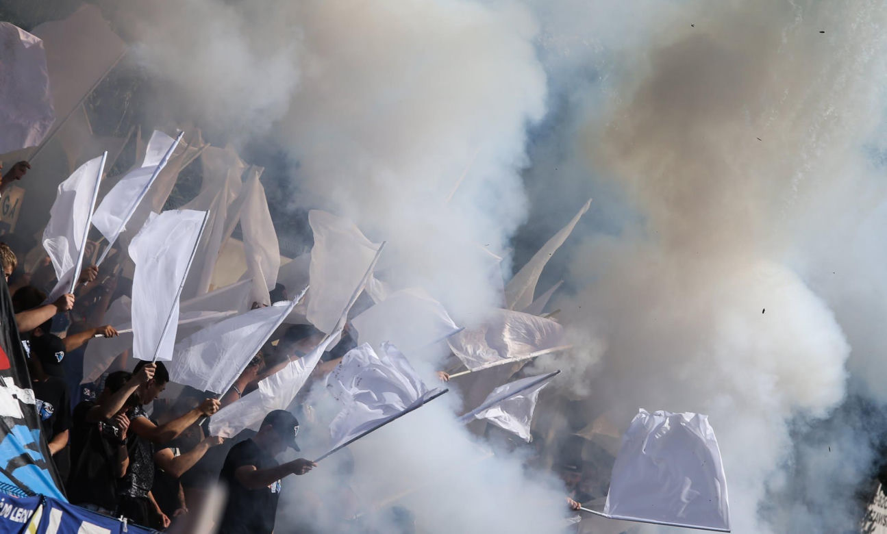 Kibice Kolejorza na meczu z Polonią Leszno