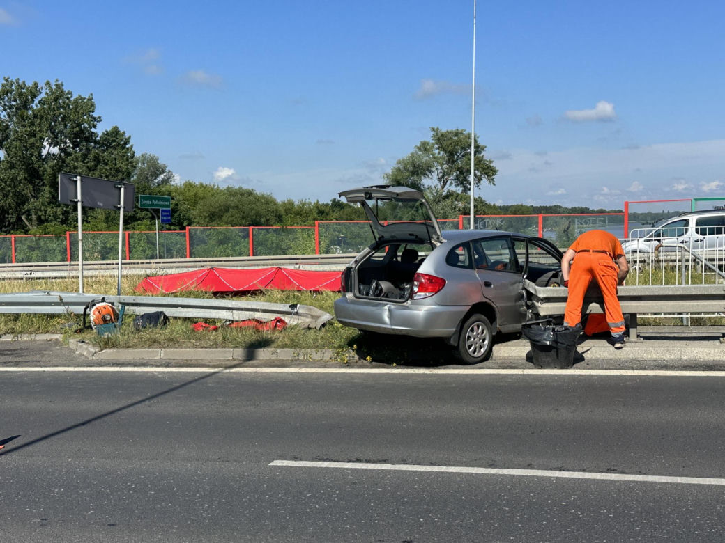 Koszmar na drodze. Wjechał w bariery i zginął. Przerażająca śmierć kierowcy