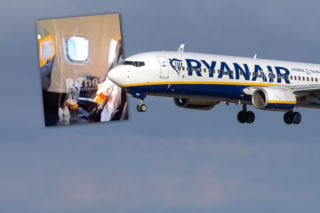 Pękła szyba w Boeingu, pasażer wyssany poza maszynę! Wstrząsające wideo
