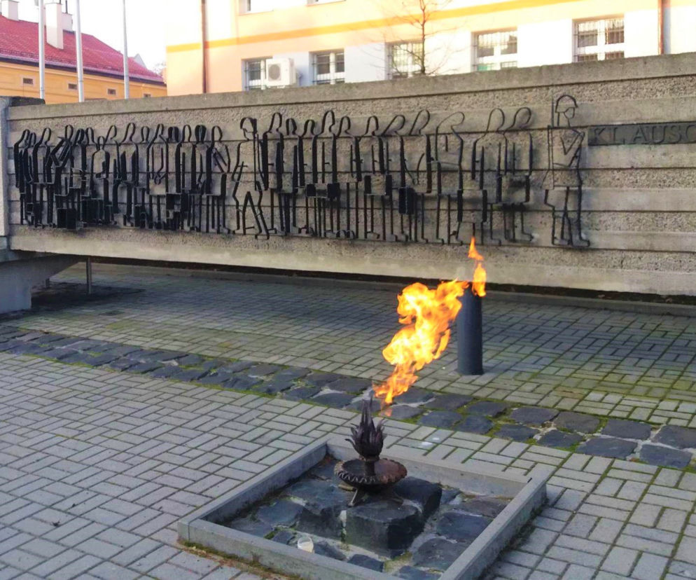 Pomnik pierwszego transportu do obozu KL Auschwitz