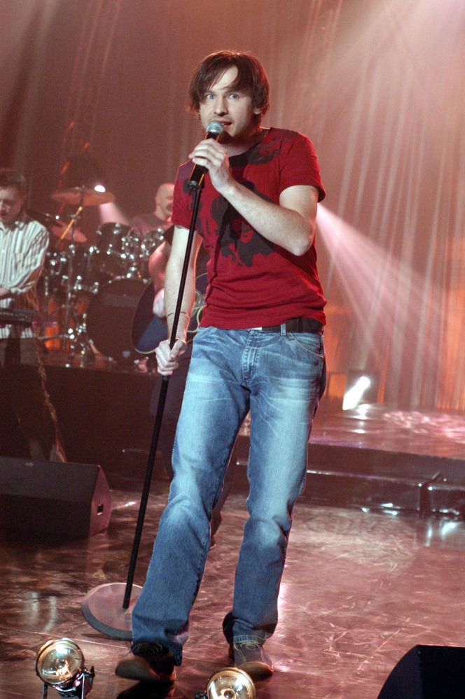 "Siłacza" śpiewała cała Polska, potem zniknął. Co po 20 latach porabia Marcin Rozynek?