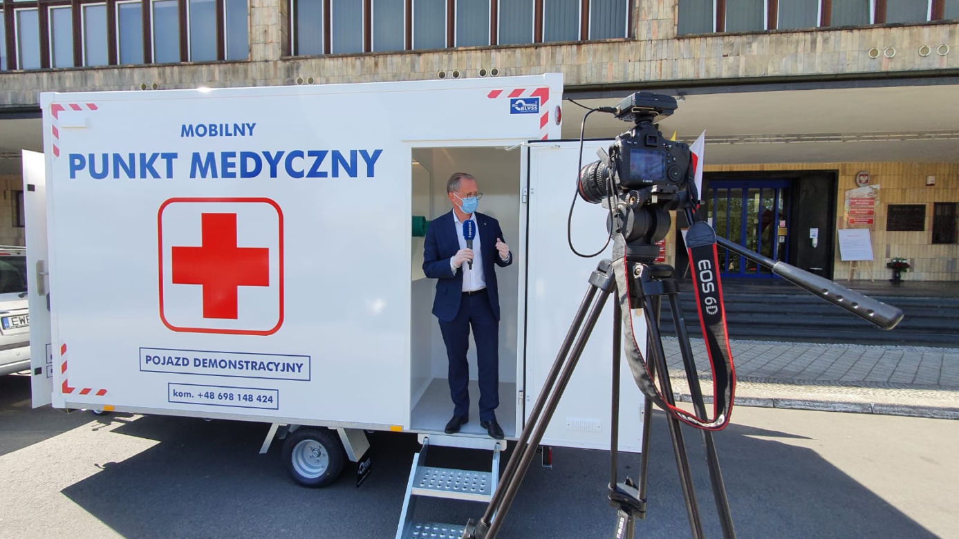 Testy na koronawirusa w samochodzie! Jest pomysł opolskich przedsiębiorców