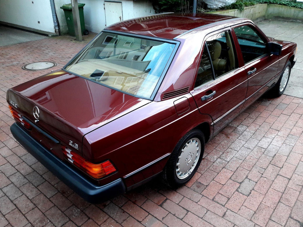 Mercedes-Benz 190E z przebiegiem 499 km