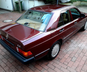 Mercedes-Benz 190E z przebiegiem 499 km