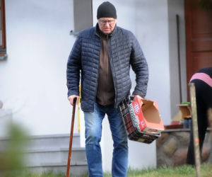 Szok! Komorowski chodzi o lasce