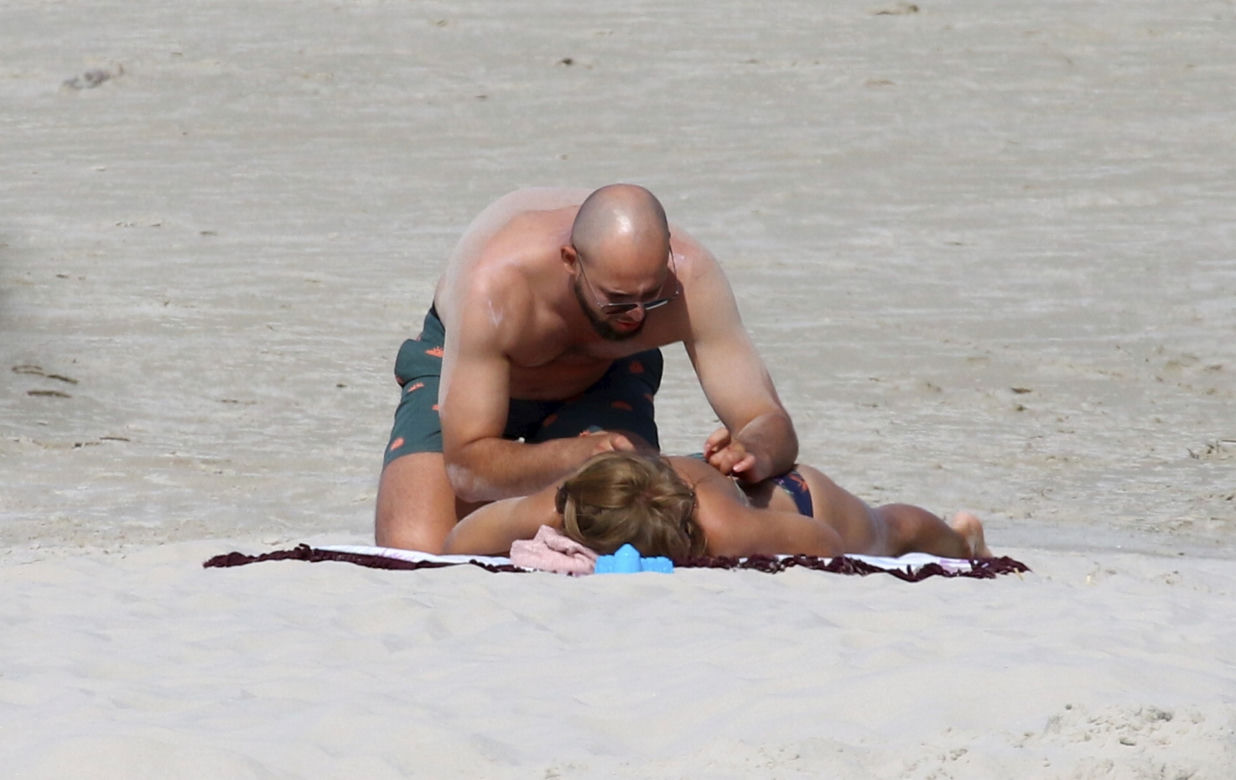 Agnieszka Kaczorowska: Bożenk z klanu baraszkuje na plaży