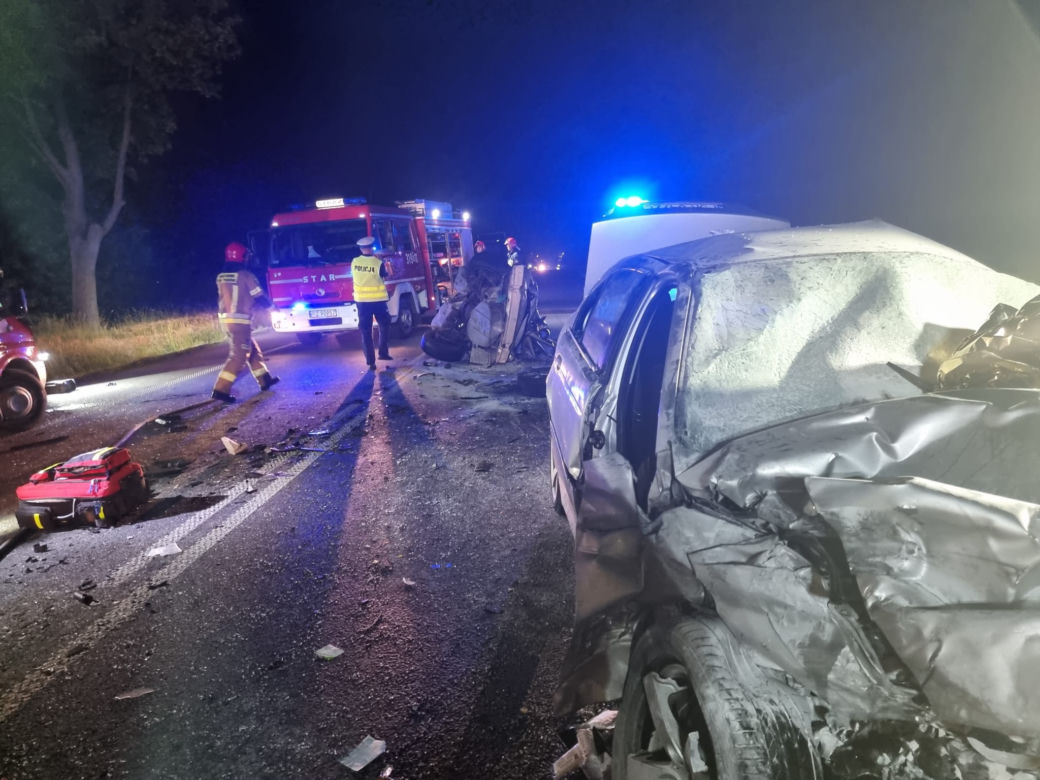 Potężne zderzenie na DK 92! Nie żyje młody kierowca! 