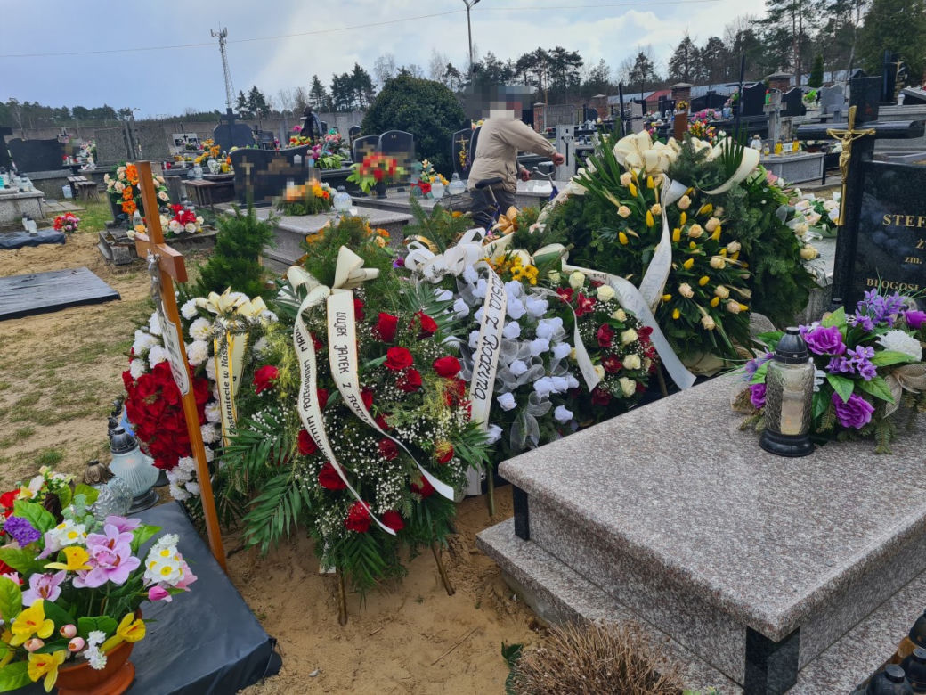 Kopki k. Rudnika. Magdalena V. zabiła dzieci i siebie. Odbył się jej pogrzeb w Rudniku [ZDJĘCIA]