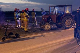 Chłopak przejechany przez ciągnik w Warszawie. 14-latkowie pędzili na jednej hulajnodze