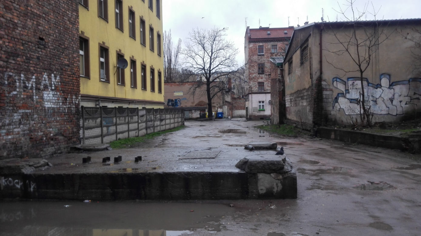 Wiele wrocławskich podwórek czeka na remont