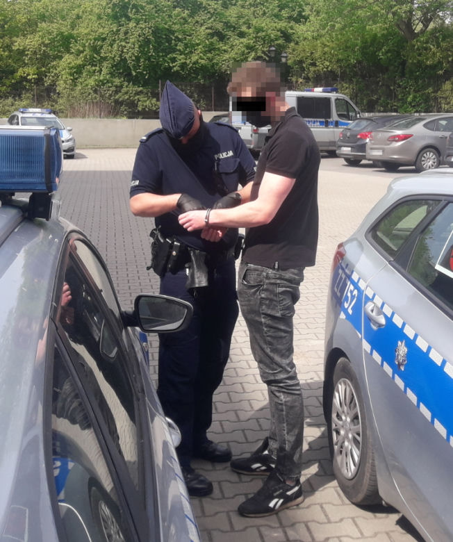 Diler i klient wpadli podczas transakcji 