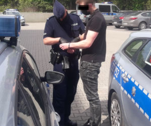 Diler i klient wpadli podczas transakcji 