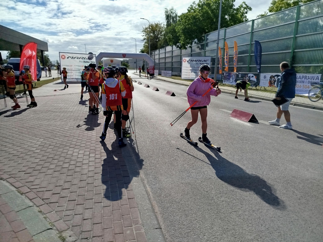 Zawody o Puchar Polski na nartorolkach Marwe Cup 2025 zostały zainaugurowane w Siedlcach