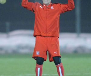 Donald Tusk gra w piłkę