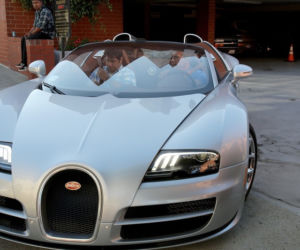 Arnold Schwarzenegger jeździ Bugatti Veyron