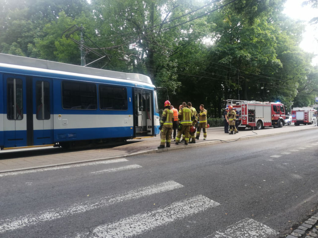 Kobieta wpadła pod tramwaj. Dramatyczny wypadek w centrum Krakowa