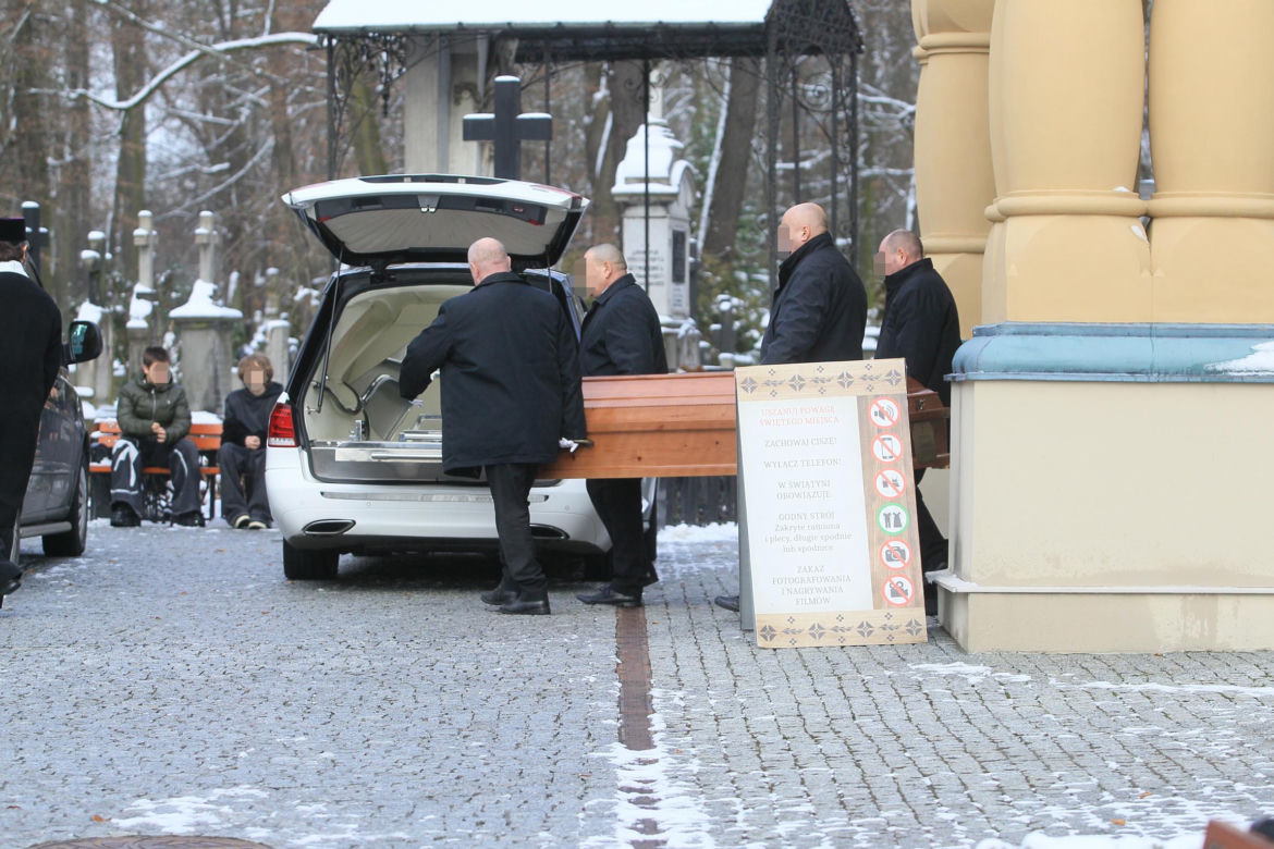 Pogrzeb 14-letniego Maksa potrąconego na pasach w Warszawie. Pożegnali go koledzy i rodzina