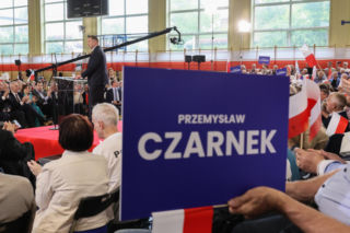 Przemysław Czarnek podczas otwartego spotkania z mieszkańcami Kalisza w hali OSRiR w Kaliszu