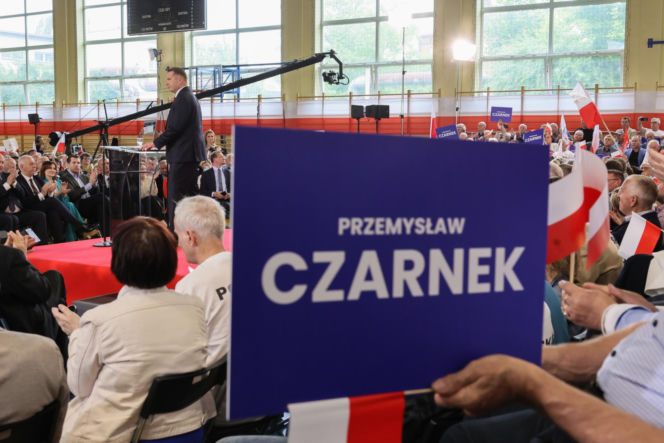 Przemysław Czarnek podczas otwartego spotkania z mieszkańcami Kalisza w hali OSRiR w Kaliszu