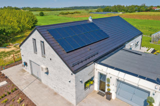 Fotowoltaika z magazynem energii: Kiedy warto? Zyskaj niezależność energetyczną!