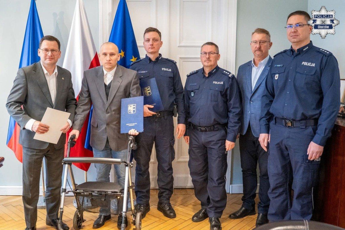 Bohaterski policjant uratował 17 ludzi z ognia! Dziś potrzebuje pomocy