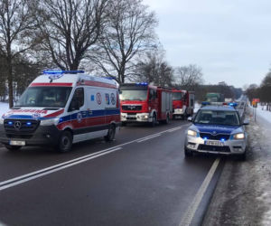 Lewonie. Volskwagen wjechał w toyotę. Dwie osoby ranne [ZDJĘCIA]
