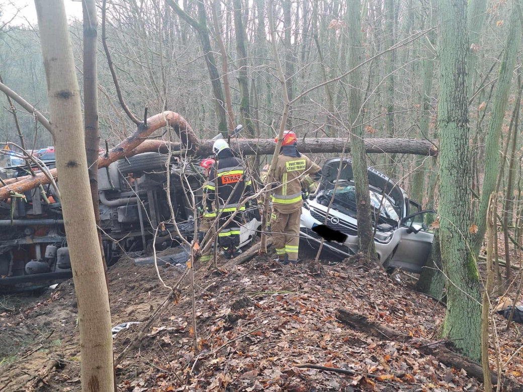 Koszmarny wypadek pod Bydgoszczą! Matka i maleńkie dziecko w szpitalu [ZDJĘCIA]
