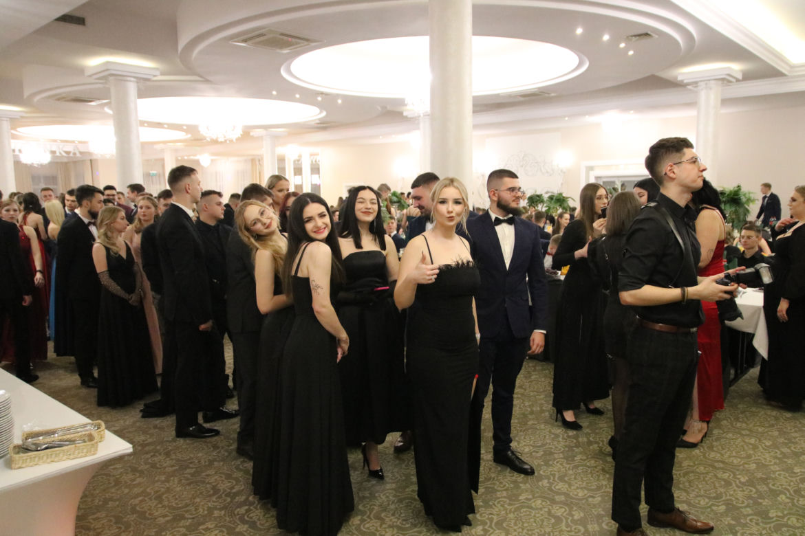 Zabawa studniówkowa Technikum nr 10 w Rzeszowie. Tak bawili się tegoroczni maturzyści [GALERIA]
