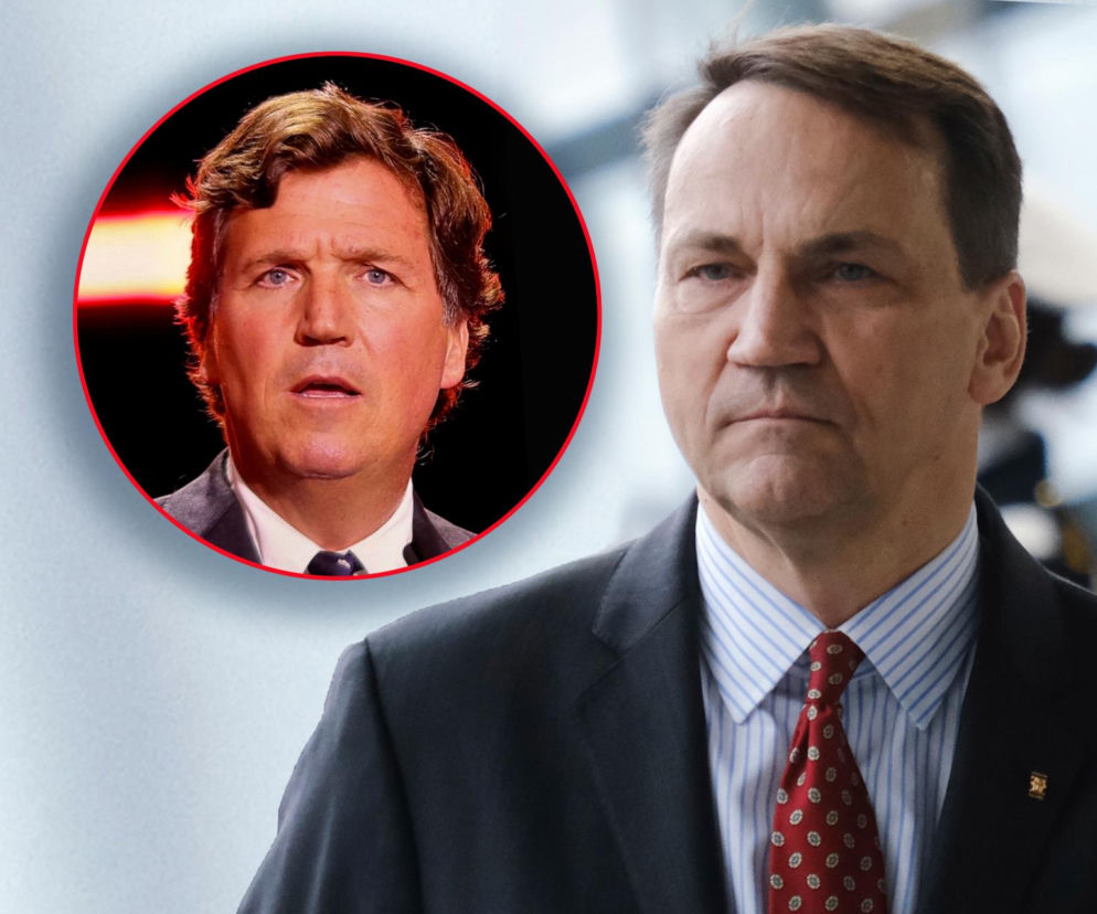Minister Radosław Sikorski. Na miniaturze obok Tucker Carlson. O reakcji na słowa Carlsona przeczytasz na SE Polityka.